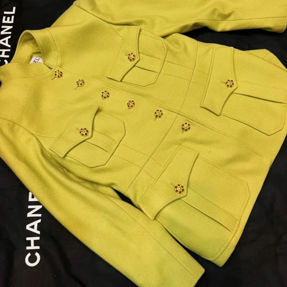 Chanel jacket - Picture 1 of 6